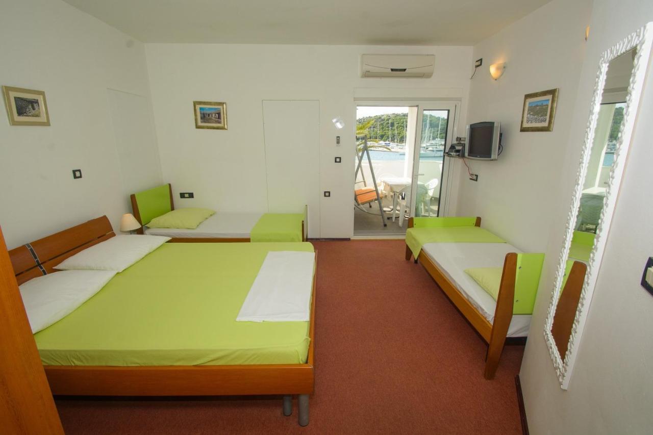 Apartments Marija - By The Sea ロゴズニッツァ エクステリア 写真