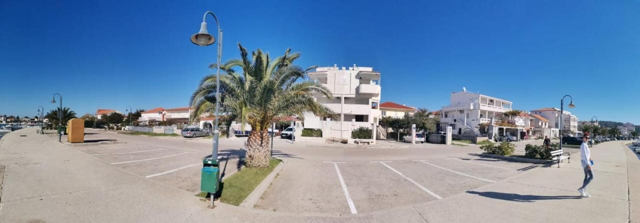 Apartments Marija - By The Sea ロゴズニッツァ エクステリア 写真