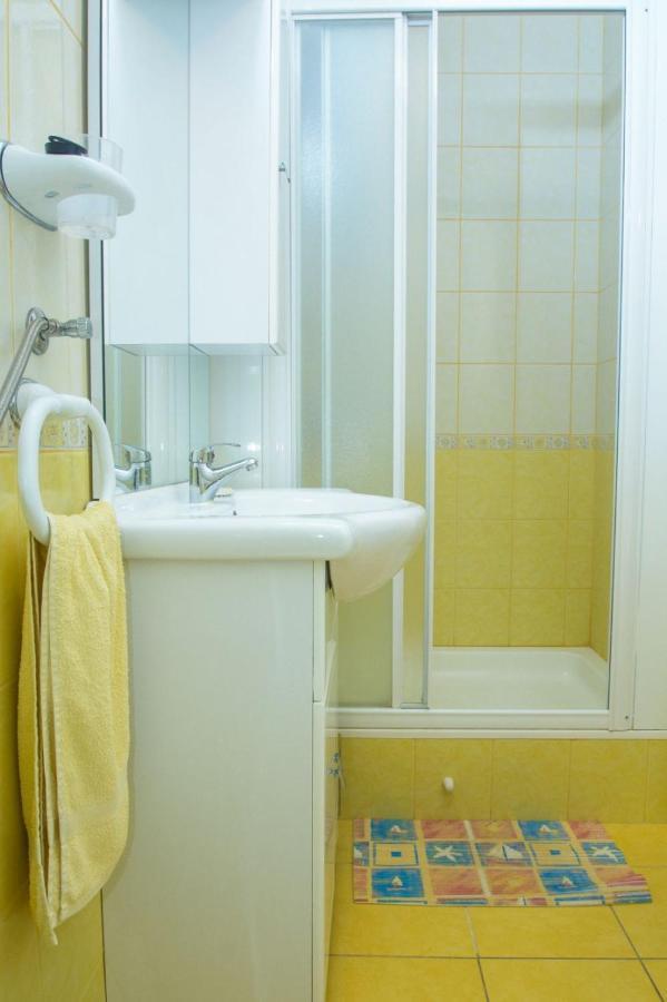 Apartments Marija - By The Sea ロゴズニッツァ エクステリア 写真